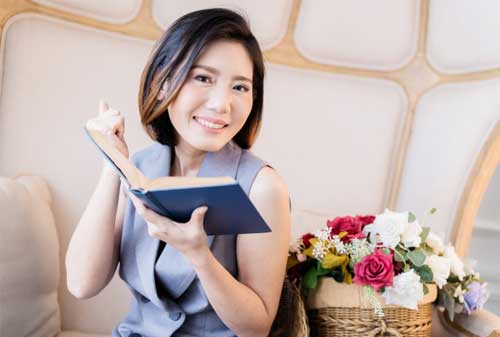 Perempuan Indonesia Aman Finansial, Namun Hadapi Beban Multifungsi, Ungkap Survei