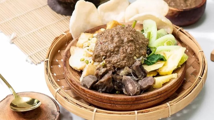 Rekomendasi 8 Tempat Makan Rujak Cingur di Malang Paling Hits Tahun 2025