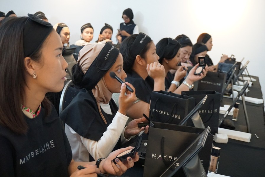 CitraCosmetic dan Maybelline Gelar Kelas Kecantikan di Makassar