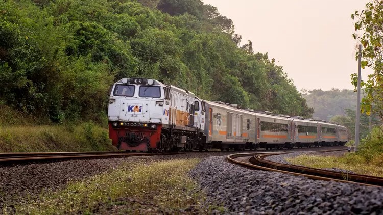 Calon Penumpang Harus Bersabar, Jadwal Kereta Desember 2025 Belum Tersedia