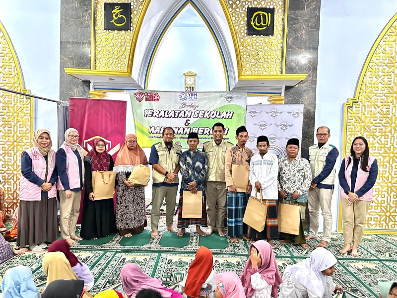 PLN Pusmanpro Berikan Paket Makanan Bergizi Dan Alat Tulis Untuk Anak Anak Pelosok Kediri Di Hari Pelanggan Nasional