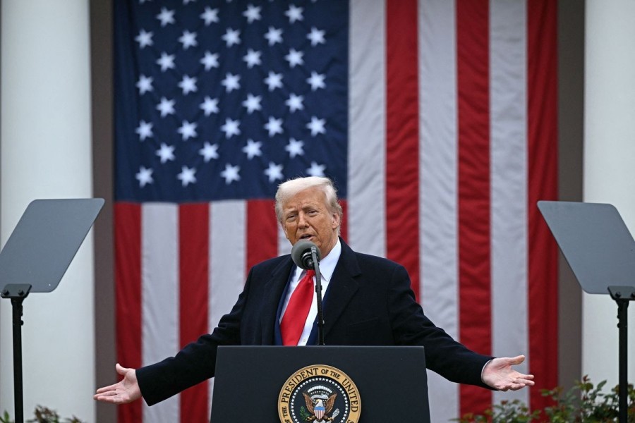 Kebijakan Tarif Trump Membebani Warga AS Penggunaan Layanan Paylater Meningkat untuk Beli Sembako di Tengah Krisis Finansial