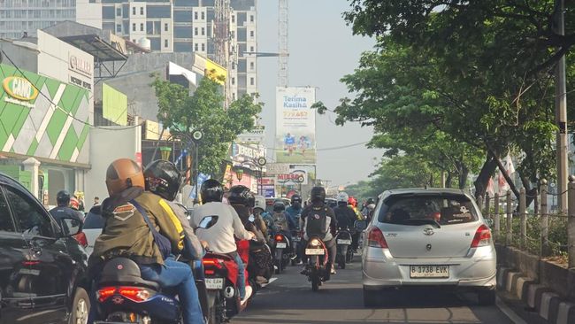 Lalu Lintas Pagi di Jalan Juanda Arah Margonda Depok Alami Kemacetan