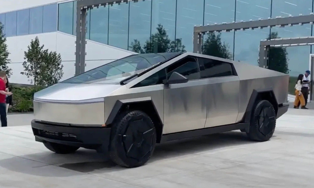 Mobil Listrik Paling Eksotis dan Ikonik Tahun 2025, dari Lotus Emeya hingga Tesla Cybertruck: Mana Favoritmu