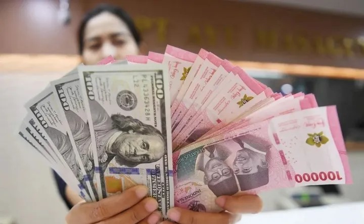 Nilai Rupiah Hari Ini 27 Oktober 2025 Bergerak Fluktuatif, Investor Waspadai Dolar AS