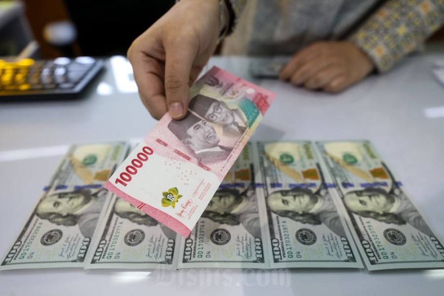 Rupiah Tertekan di Awal Pekan, Pasar Pantau Sinyal BI