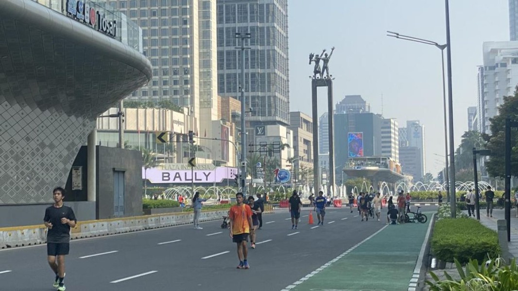 Suasana Syahdu Jakarta Tidak Menyurutkan Semangat Warga Berolahraga Di Bundaran HI