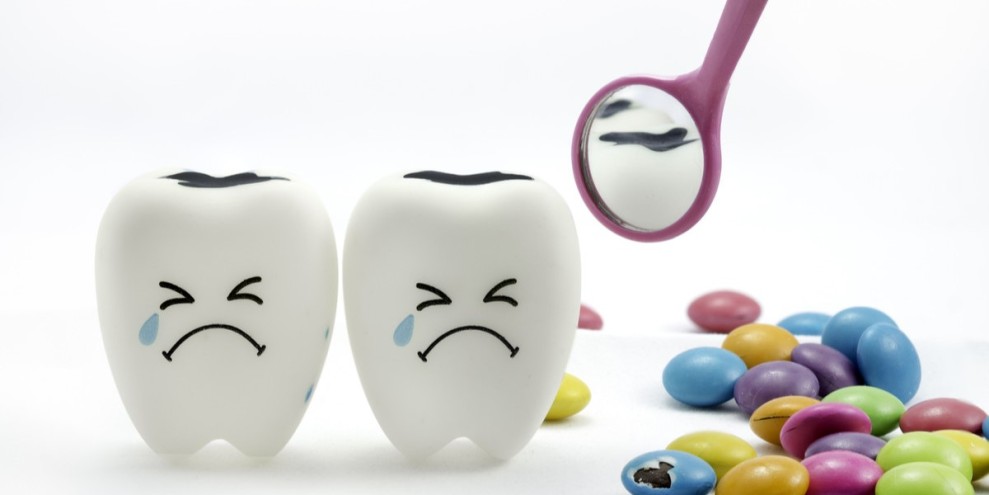 Kebiasaan Mengonsumsi Camilan Sehari-hari Ternyata Bisa Picu gigi berlubang Tanpa Disadari